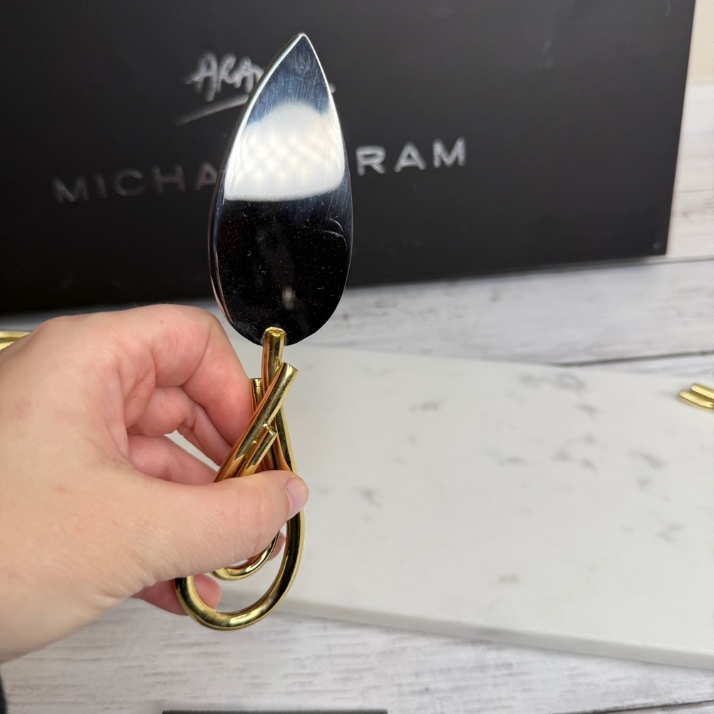 Michael Aram White marble small Calla Lily cheese tray and server - Picture 6 of 6